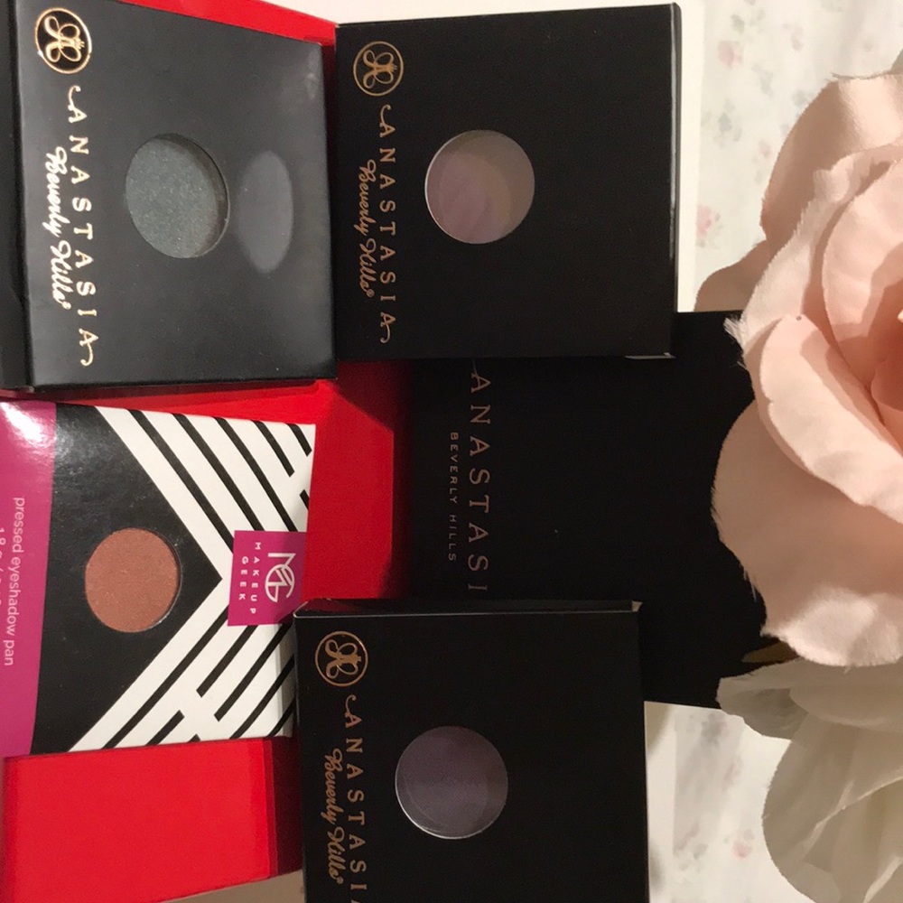 Anastasia/Makeup heel eyeshadow bundle. NEW